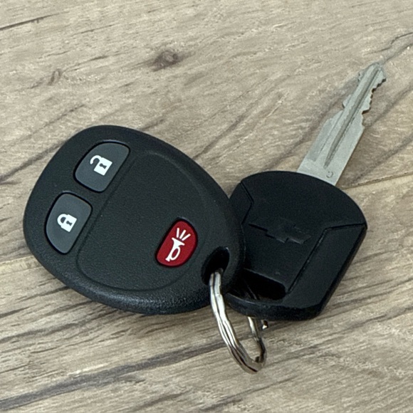 OEM GM 2012 Chevrolet Captiva Smart Key Fob Keyless Entry Remote w/ key - Picture 1 of 4